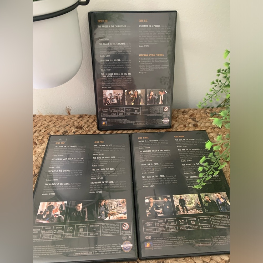 BONES Season 2 DVD Box Set. EUC - Picture 5 of 8